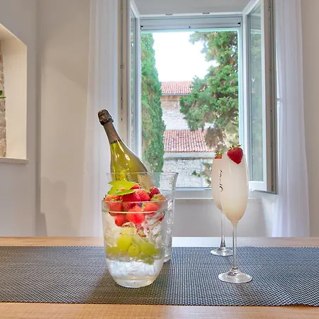 Lägenhet Candler's Old Town Pula