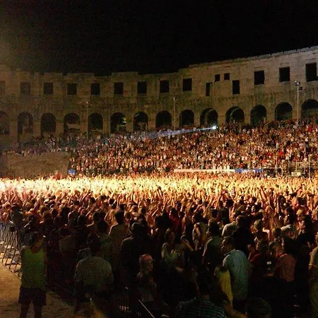 Candler's Old Town Pula