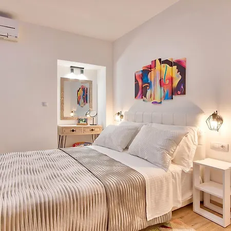 Candler's Old Town Apartman *