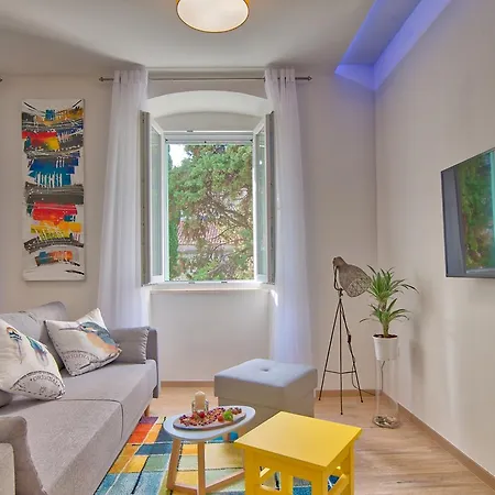 Candler's Old Town Apartman *