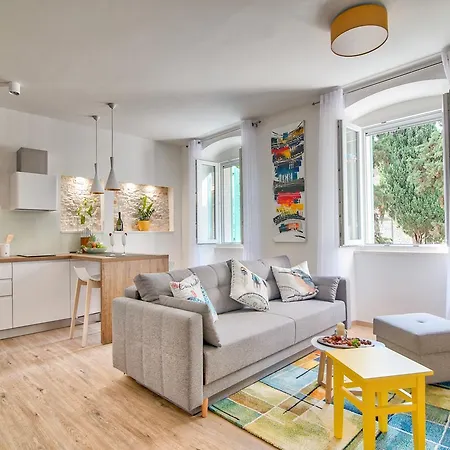 Candler's Old Town * Pula