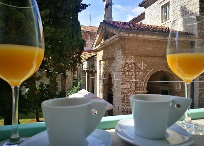 Апартаменти Candler's Old Town Пула