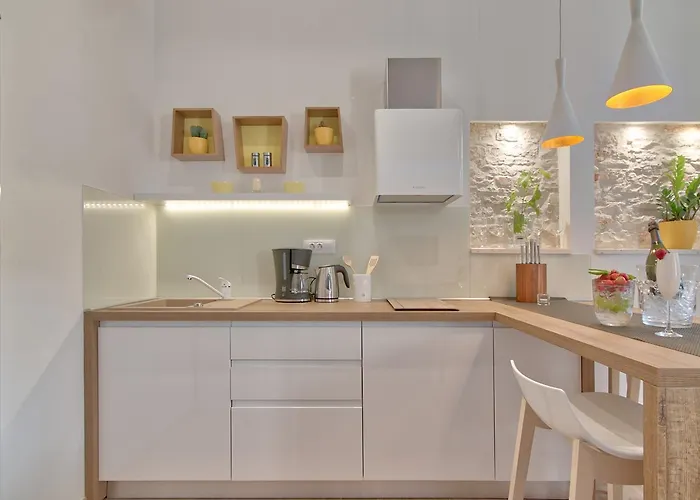 Candler's Old Town Апартаменти