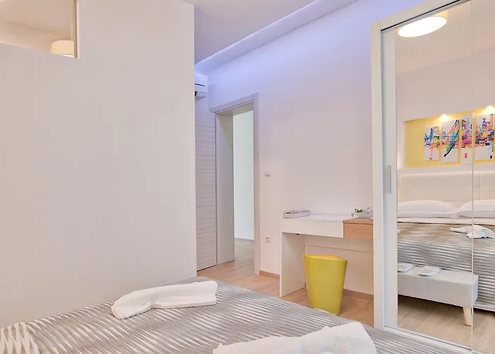 Candler's Old Town Апартаменти