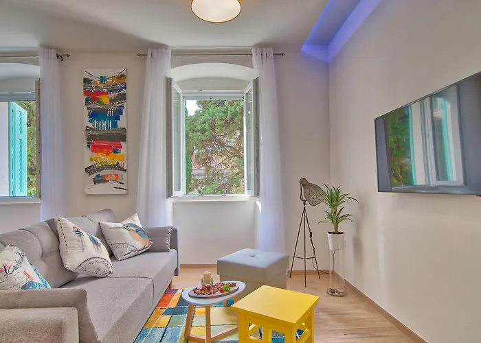 Candler's Old Town Апартаменти *