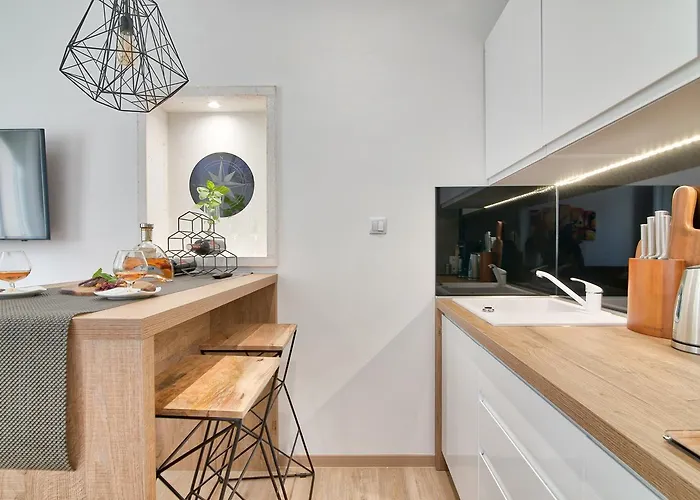 Candler's Old Town Апартаменти *