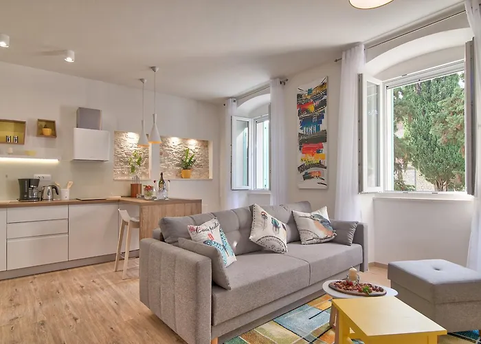 Апартаменти Candler's Old Town