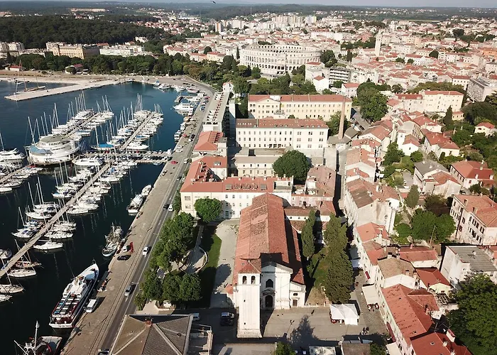 Апартаменти Candler's Old Town *